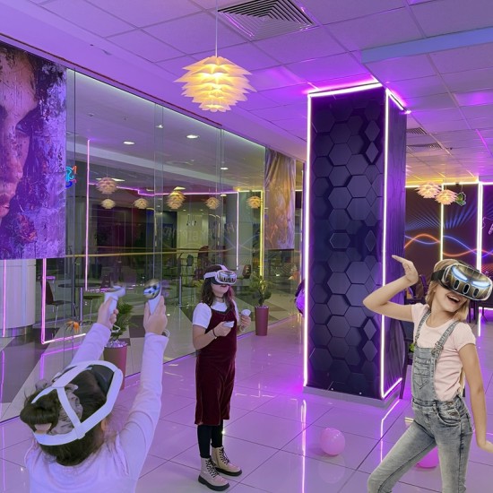 Преживяване за любителите на приключения с VR Ескейп стаи в Xplorify VR Park Варна от Makaroon