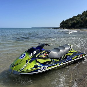 На гребена на вълната с Каране на джет за един или двама във Варна - 10 мин.