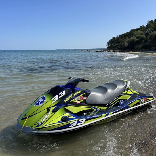 Изживейте едно щуро приключение по време на лятната си почивка с Каране на джет във Варна от Makaroon