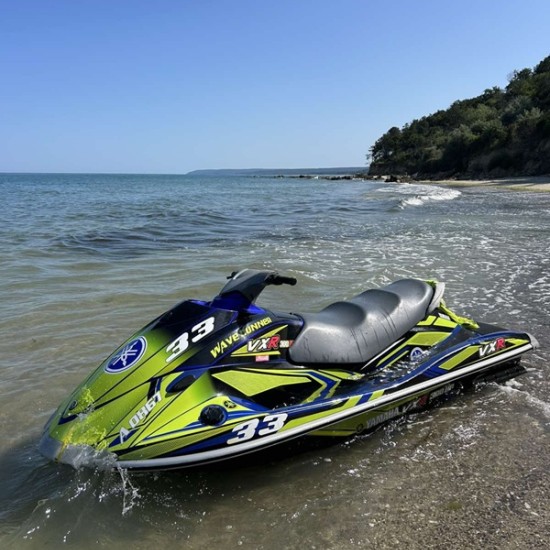 Изживейте едно щуро приключение по време на лятната си почивка с Каране на джет във Варна от Makaroon