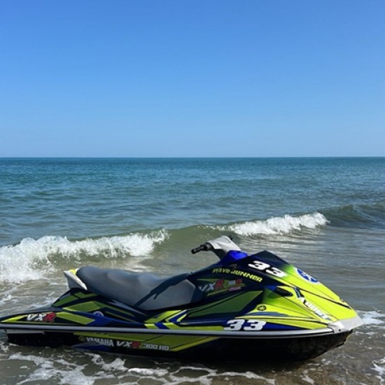 Изживейте едно щуро приключение по време на лятната си почивка с Каране на джет във Варна от Makaroon