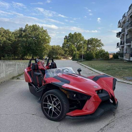 Забавление, адреналин и щипка фантастика с Разходка с Polaris Slingshot край Варна от Makaroon