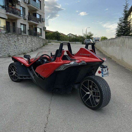 Забавление, адреналин и щипка фантастика с Разходка с Polaris Slingshot край Варна от Makaroon