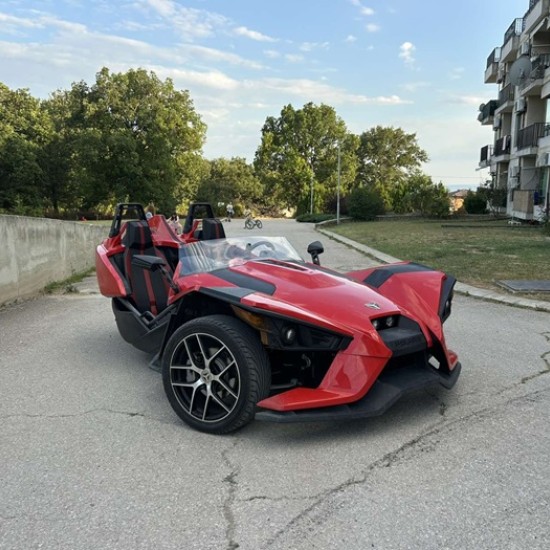 Забавление, адреналин и щипка фантастика с Разходка с Polaris Slingshot край Варна от Makaroon
