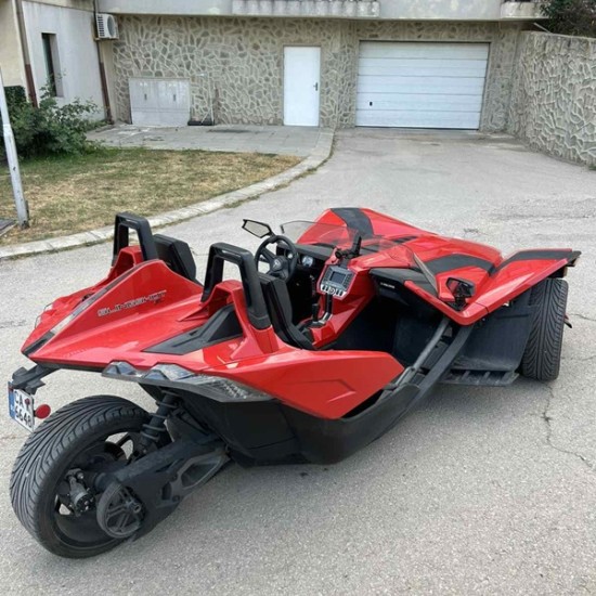 Забавление, адреналин и щипка фантастика с Разходка с Polaris Slingshot край Варна от Makaroon