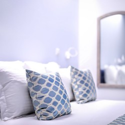 Две нощувки, вино и древни ритуали за двама с ексклузивен пакет "La Poesie" във Вила Синтика 