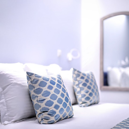 Две нощувки, вино и древни ритуали за двама с ексклузивен пакет "La Poesie" във Вила Синтика от Makaroon