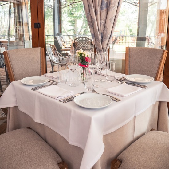 Почивка сред природата с две нощувки в стая Де Лукс във вила Синтика от Makaroon