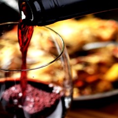 Винено удоволствие: Дегустация на 3 вида вино за двама във вила Юстина