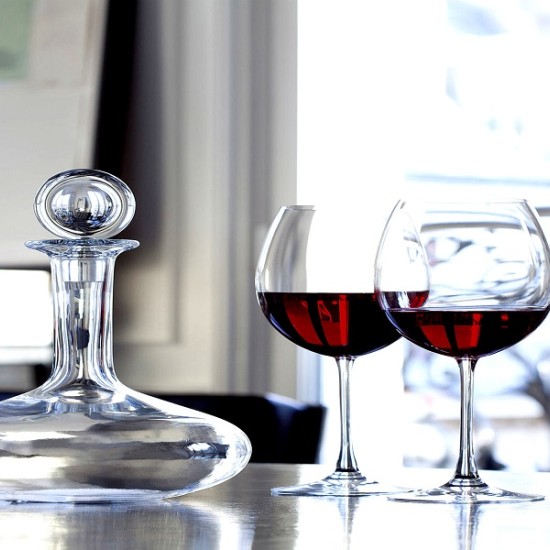 Винено удоволствие: Дегустация на 3 вида вино за двама във вила Юстина от Makaroon