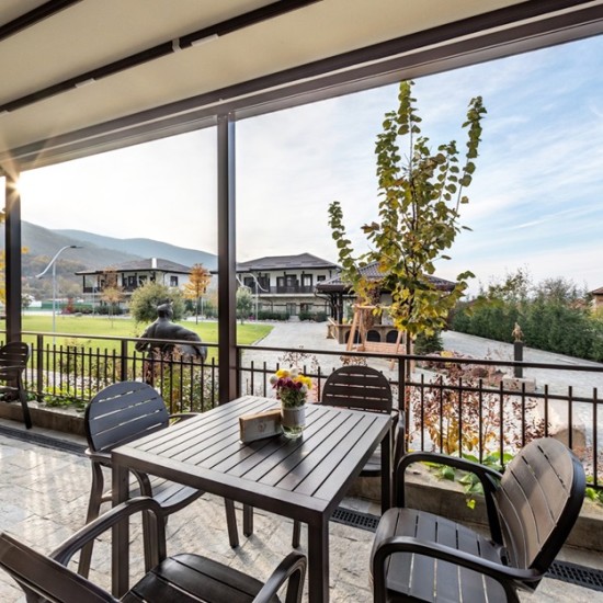 Подарете бягство от сивия град с „Нощувка във Вила Юстина“ от Makaroon