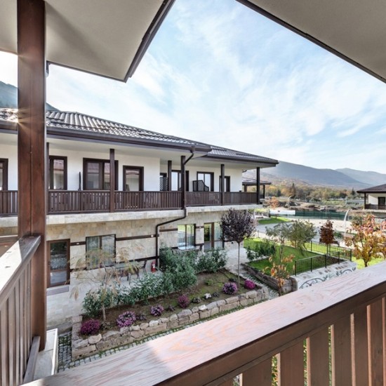 Подарете бягство от сивия град с „Нощувка във Вила Юстина“ от Makaroon