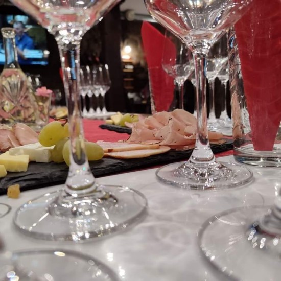 Дегустация на 5 вида вино от района на Велико Търново с включен кетъринг от Makaroon