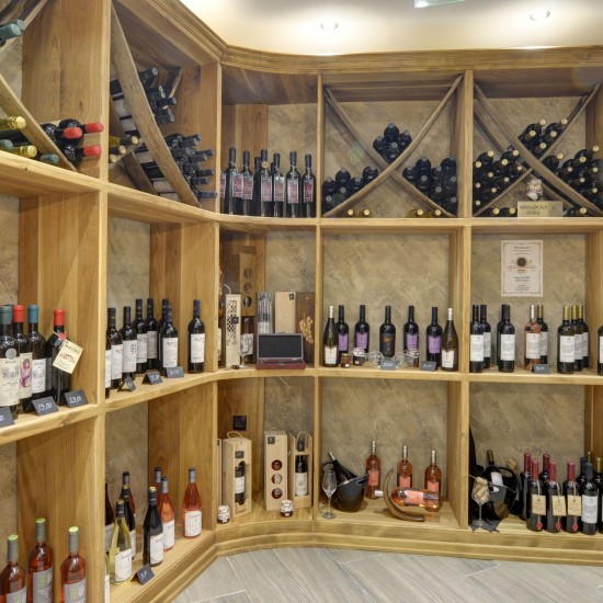 Дегустация на 5 вида вино от района на Велико Търново с включен кетъринг от Makaroon