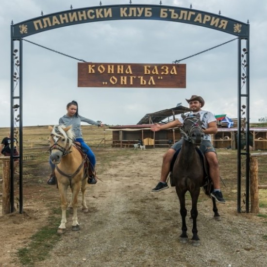 Конна езда сред природата близо до Банскоот Макароон Конна езда сред природата близо до Банско от Макароон