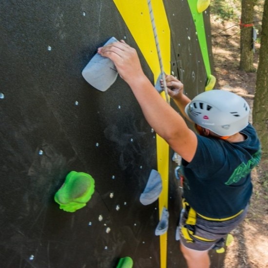 Приключение във въжен парк, конна езда и каране на АТВ в Добринище от Макароон