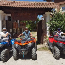 Подарете доза адреналин с „Каране на АТВ 450сс за 1 час“ в Добринище