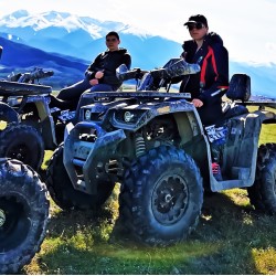 Подарете екшън с „Приключение във въжен парк, алпийска стена, конна езда, супер тролей и 1 час АТВ“ за двама