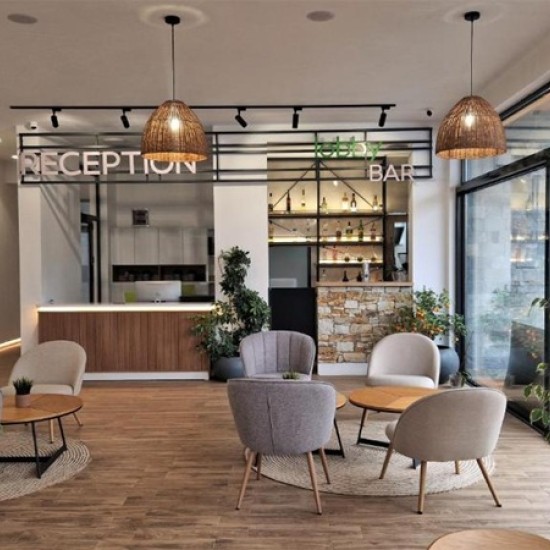 Насладете се на почивка сред природата с Нощувка за двама със закуска и разходка с водно колело в Waterside Spa Complex от Makaroon