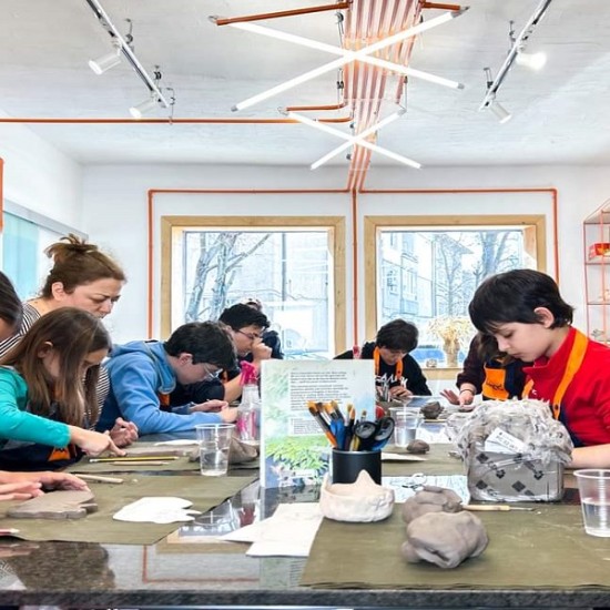 Ателие по керамика за деца – забавление за малките творци от Makaroon Ателие по керамика за деца – забавление за малките творци от Makaroon