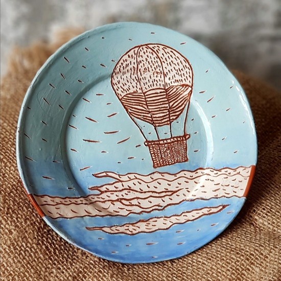 Вино и сграфито – рисуване върху керамичен съд от Makaroon Вино и сграфито – рисуване върху керамичен съд от Makaroon