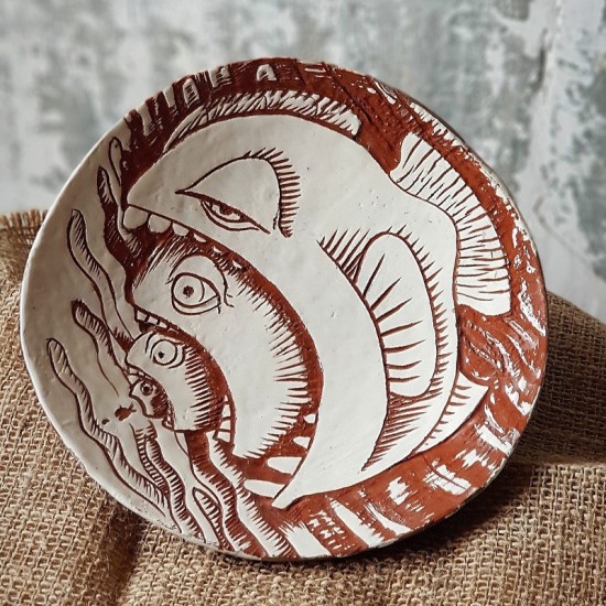 Вино и сграфито – рисуване върху керамичен съд от Makaroon Вино и сграфито – рисуване върху керамичен съд от Makaroon