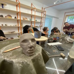 Вино и сграфито – рисуване върху керамичен съд