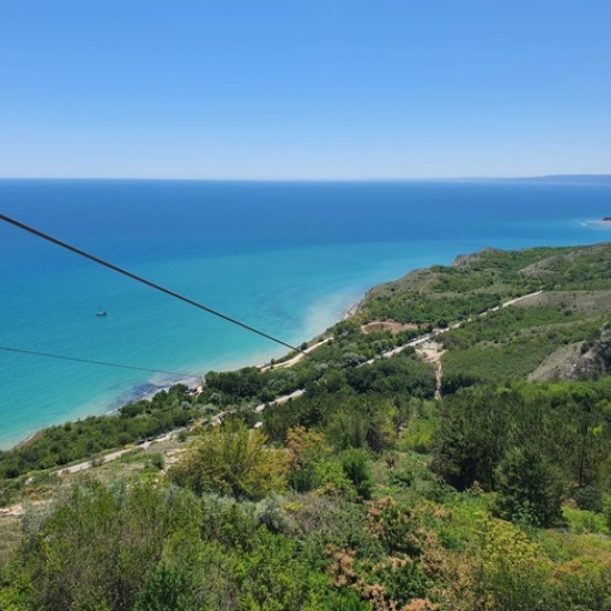Понесете се над вълните и усетете адреналина с Зип Лайн eкстремно спускане за един човек в с. Топола от Makaroon