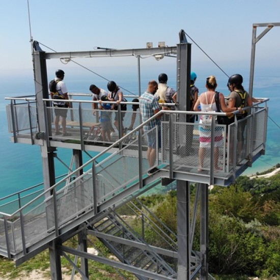 Понесете се над вълните и усетете адреналина с Зип Лайн eкстремно спускане за един човек в с. Топола от Makaroon