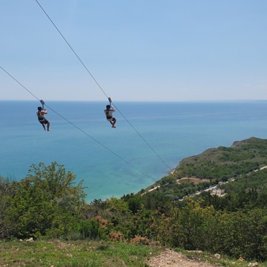 Понесете се над вълните и усетете адреналина с Зип Лайн eкстремно спускане за един човек в с. Топола от Makaroon