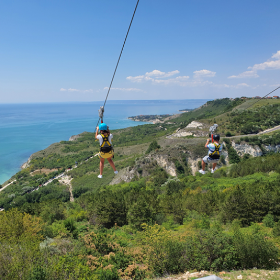 Понесете се над вълните и усетете адреналина с Зип Лайн eкстремно спускане за един човек в с. Топола от Makaroon