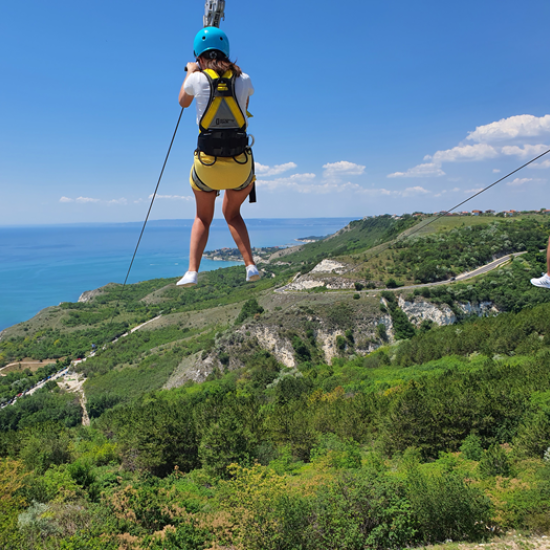 Понесете се над вълните и усетете адреналина с Зип Лайн eкстремно спускане за един човек в с. Топола от Makaroon