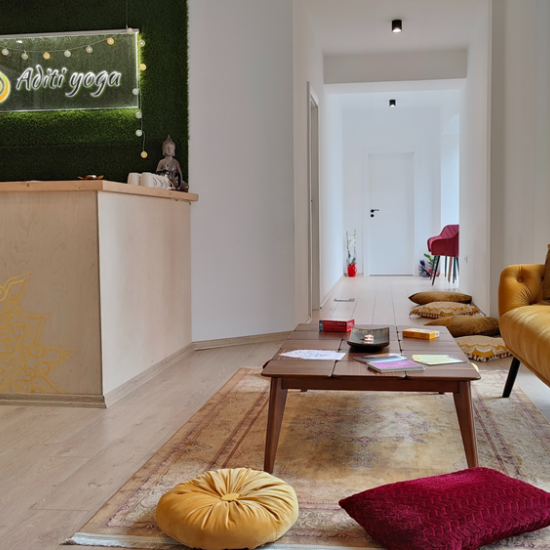 Постигнете хармония с "Индивидуална йога практика" от Makaroon Постигнете хармония с "Индивидуална йога практика" от Makaroon