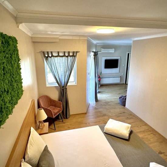 Две нощувки за двама в апартамент в бутиков хотел „Амфора“ край Варна от Makaroon