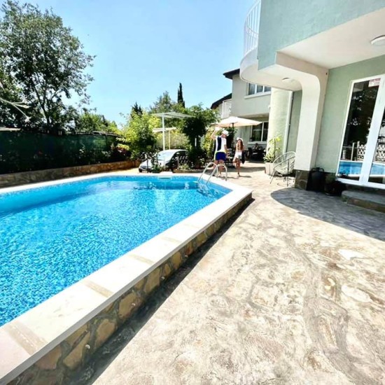 Две нощувки за двама в апартамент в бутиков хотел „Амфора“ край Варна от Makaroon