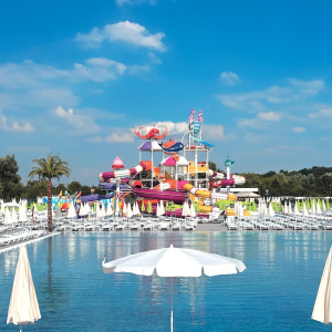 Водни забавления с делничен билет за двама в Аквапарк София 