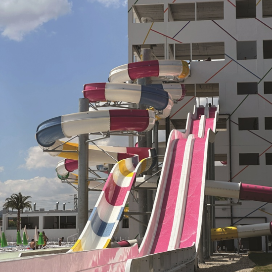 Вода, смях и адреналин с делничен билет за двама в Аквапарк София от Makaroon Вода, смях и адреналин с делничен билет за двама в Аквапарк София от Makaroon