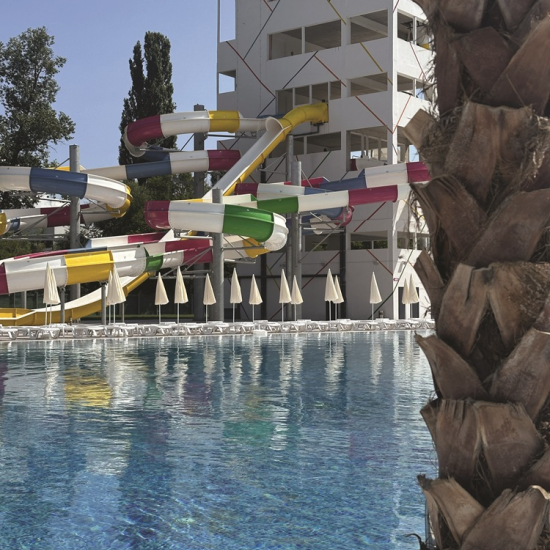 Подарете куп водни забавления с уикенд билет за двама в Аквапарк София от Makaroon