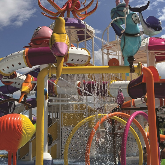 Подарете куп водни забавления с уикенд билет за двама в Аквапарк София от Makaroon