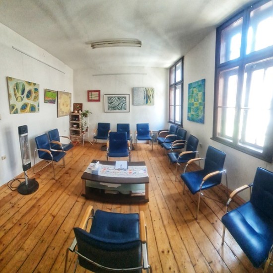 Подарете грижа и любов на най-ценната жена с  „Три сесии арт терапия за майки“  от Makaroon