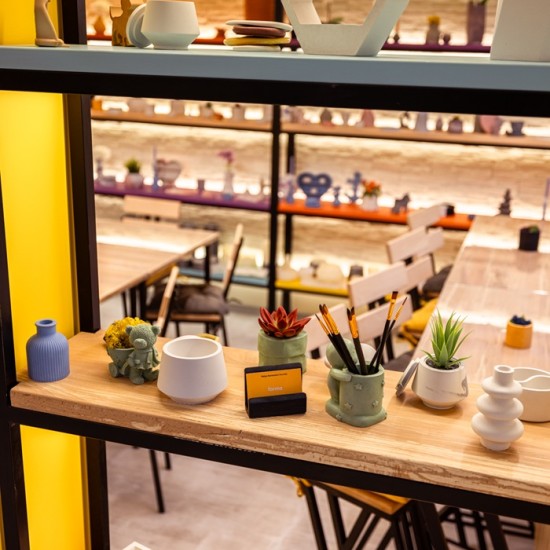 Create in a broken way with an Art Workshop for making decorations from concrete and microcement from Makaroon