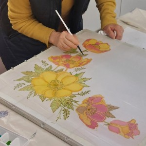 Рисуване върху копринено фишу – арт ателие за творчески любители