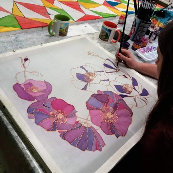 Дайте свобода на въображението си с Рисуване върху копринено фишу от Makaroon