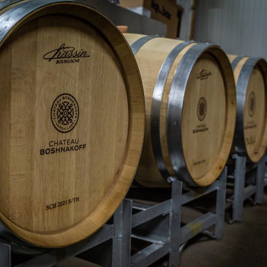 Добро вино и добри приятели с „Дегустационен пакет Премиум за до 10 души“ от Makaroon