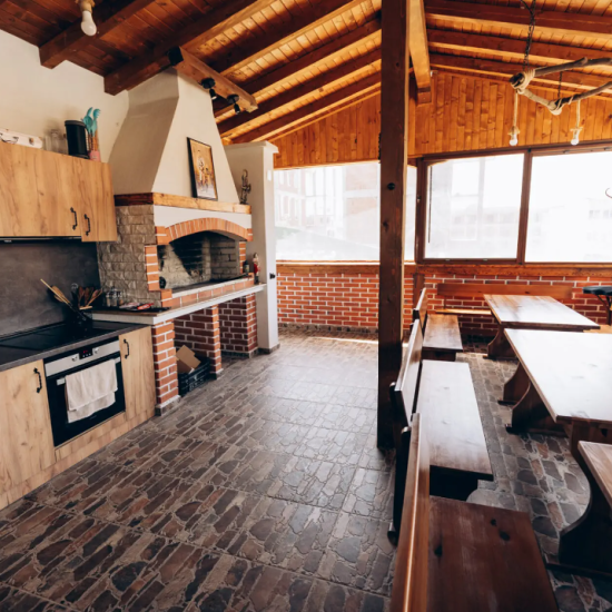 Алпийска приказка с "Нощувка със закуска за двама в самостоятелна вила в комплекс СкитникЪ“ от Makaroon