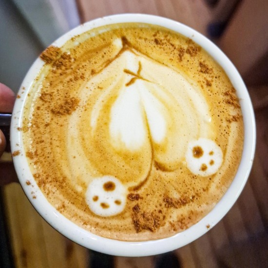 Сладки моменти с Корги бисквитка и кафе за двама в Корги Кафене от Makaroon