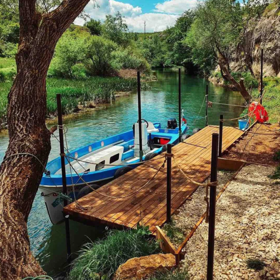 Споделете едно романтично преживяване с любимия човек с нощувка за двама със закуска + спа + разходка с лодка в Луковит от Makaroon