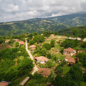 Разходка за двама в с. Долене – едно от най-китните кътчета в България