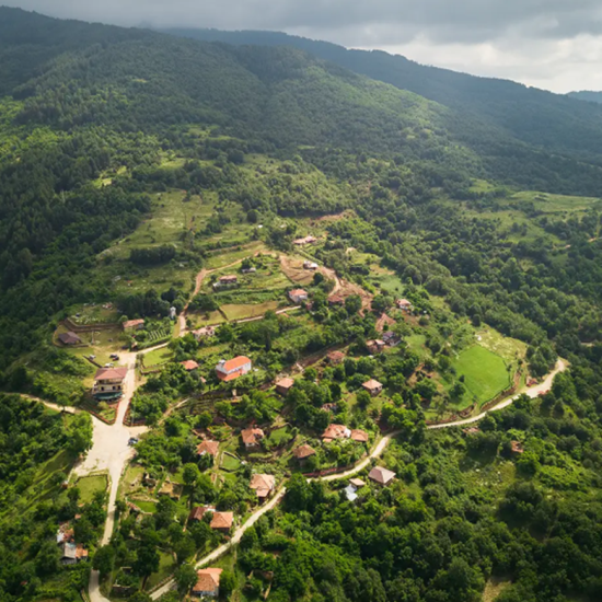 Разходка за двама в с. Долене – едно от най-китните кътчета в България