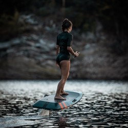 Водно забавление с "Урок по e-foil на яз. Въча около Пловдив"